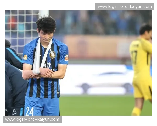 铁血红与冠军蓝：建业与苏宁，那场从未散场的江湖梦